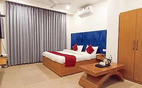 Hotel Lake View - Near Sukhna Lake